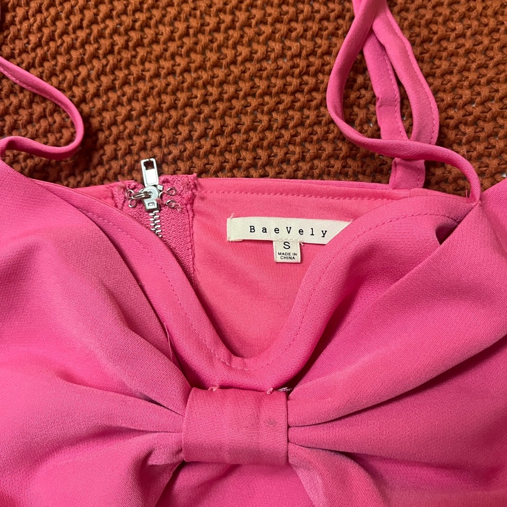 Pink Bow Crop Top - Picture 2 of 2
